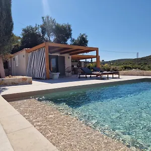Sunny Villa