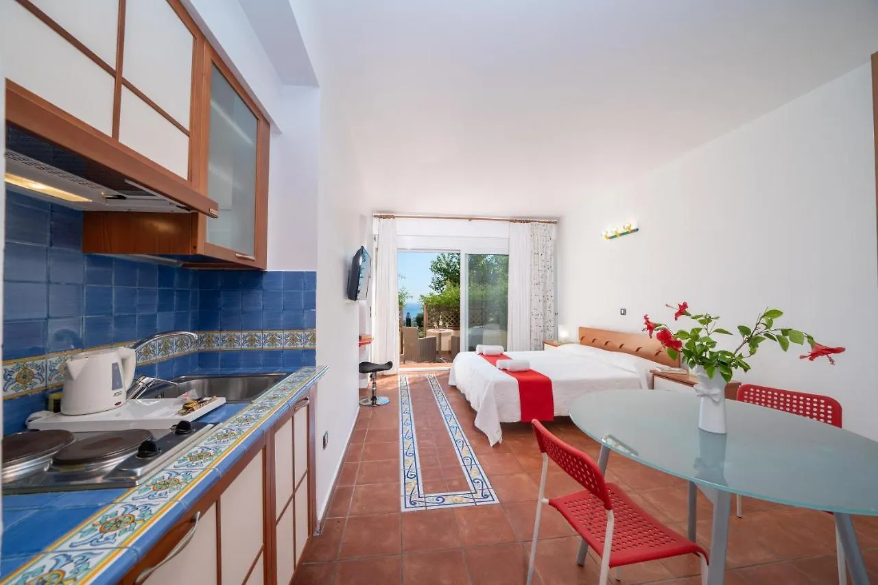 Apartment Felix Residence Mousata Greece