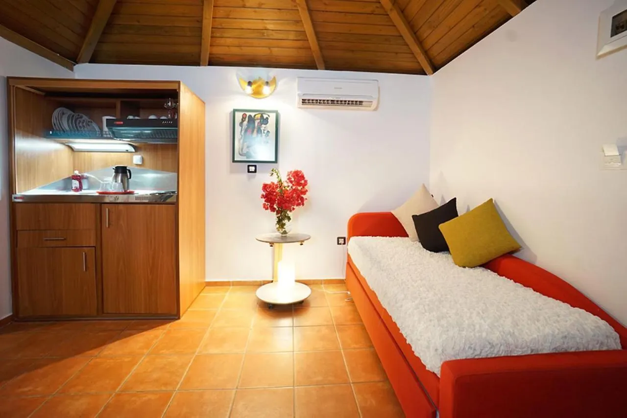 Felix Residence Mousata Apartment