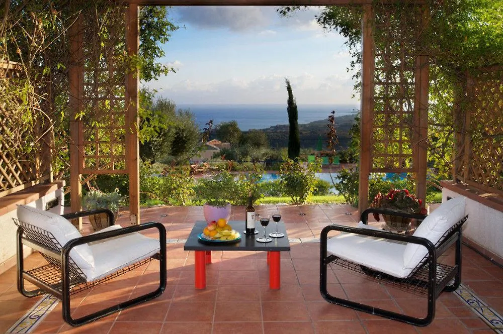 Felix Residence Mousata 0*,