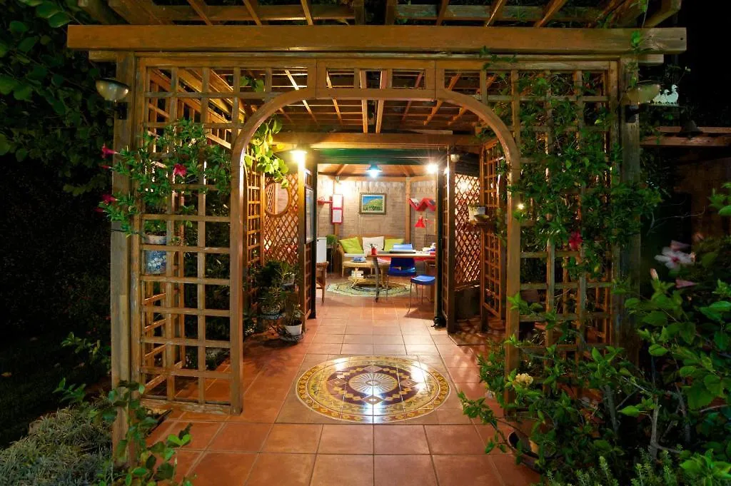 Felix Residence Mousata 0*,
