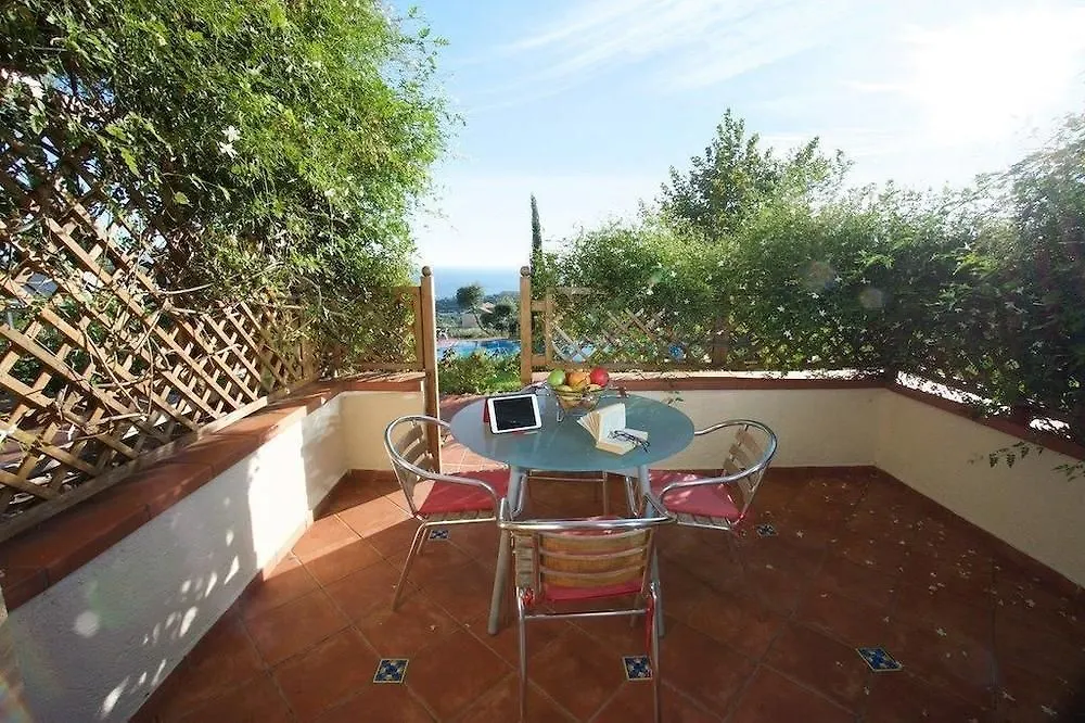 Felix Residence Mousata 0*,
